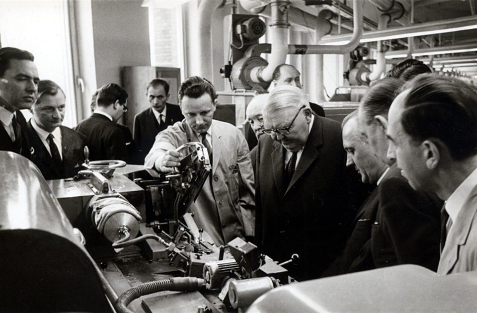 Bundeskanzler Ludwig Erhard im Werk Wandsbek am 3. März 1966
